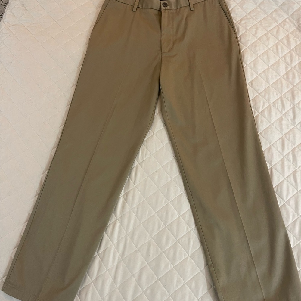 Dockers Khaki Slacks Classic Fit 34x32